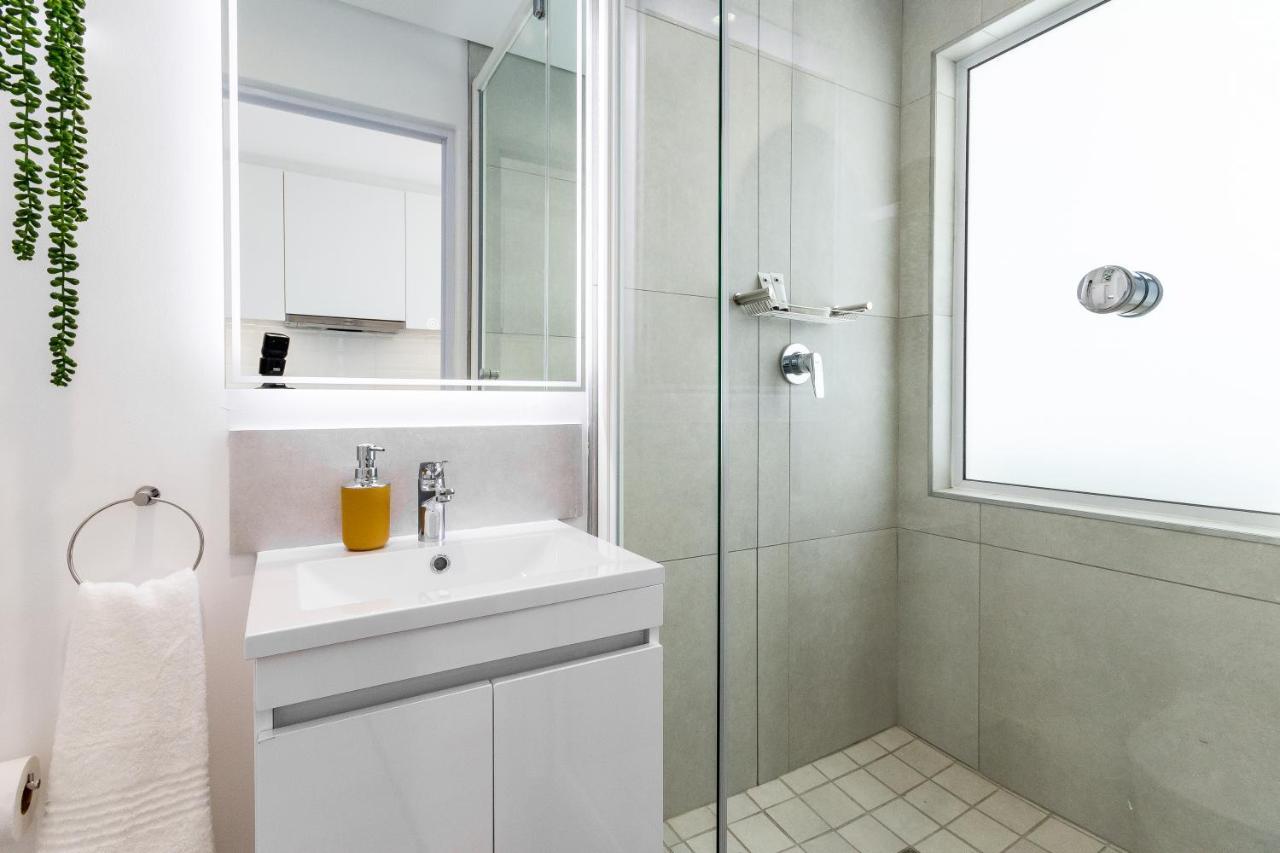 Apartment One On -vibrant Woodstock With Private Patio Area *