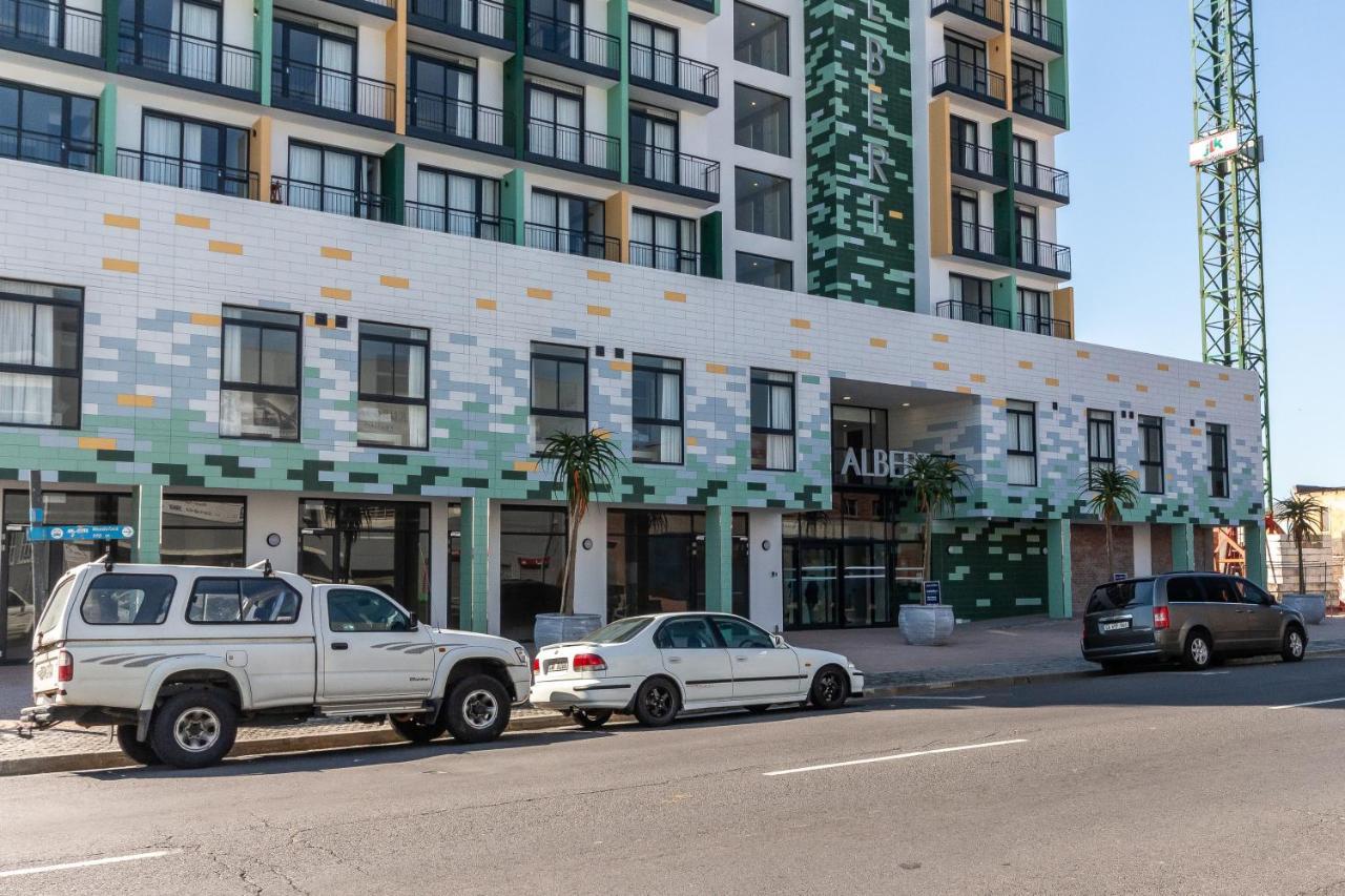Apartment One On -vibrant Woodstock With Private Patio Area *