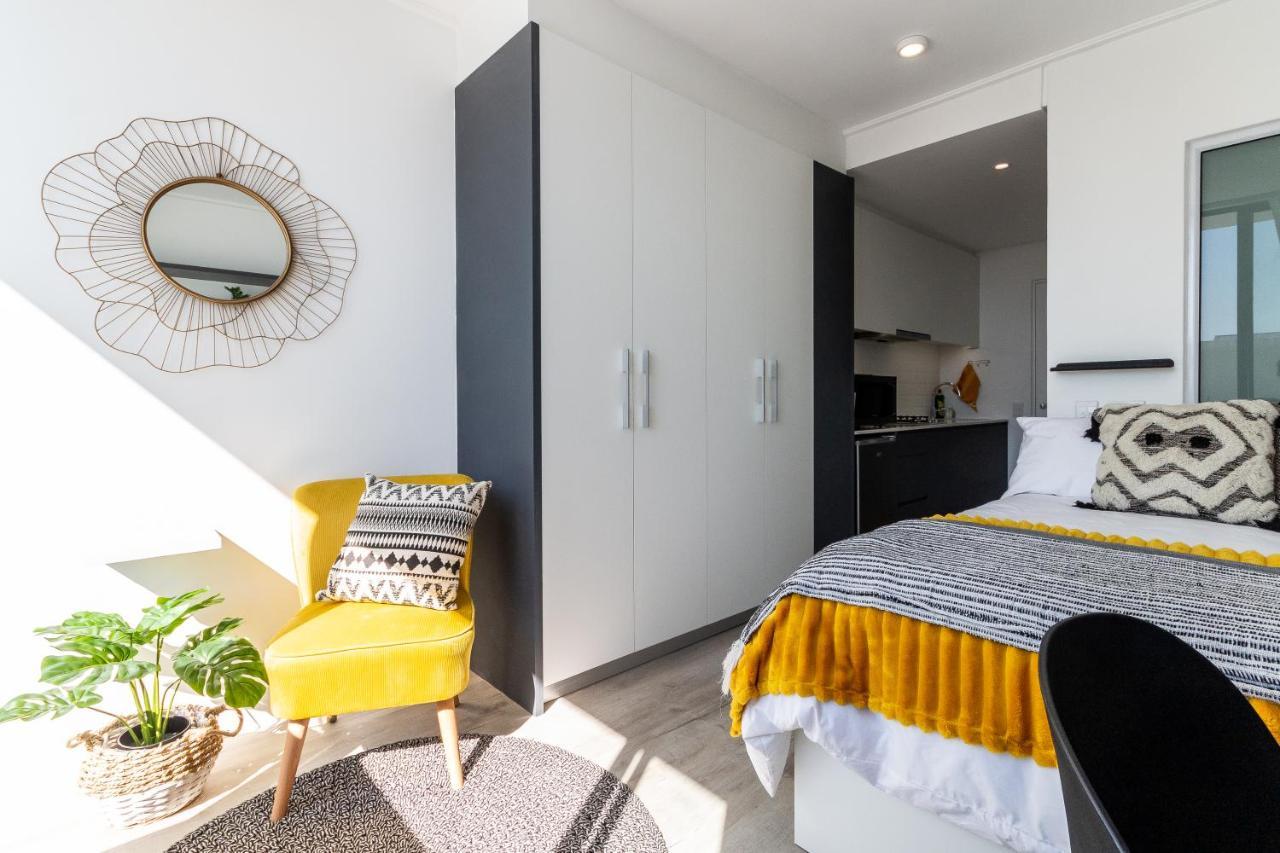 One On -vibrant Woodstock With Private Patio Area Apartment *