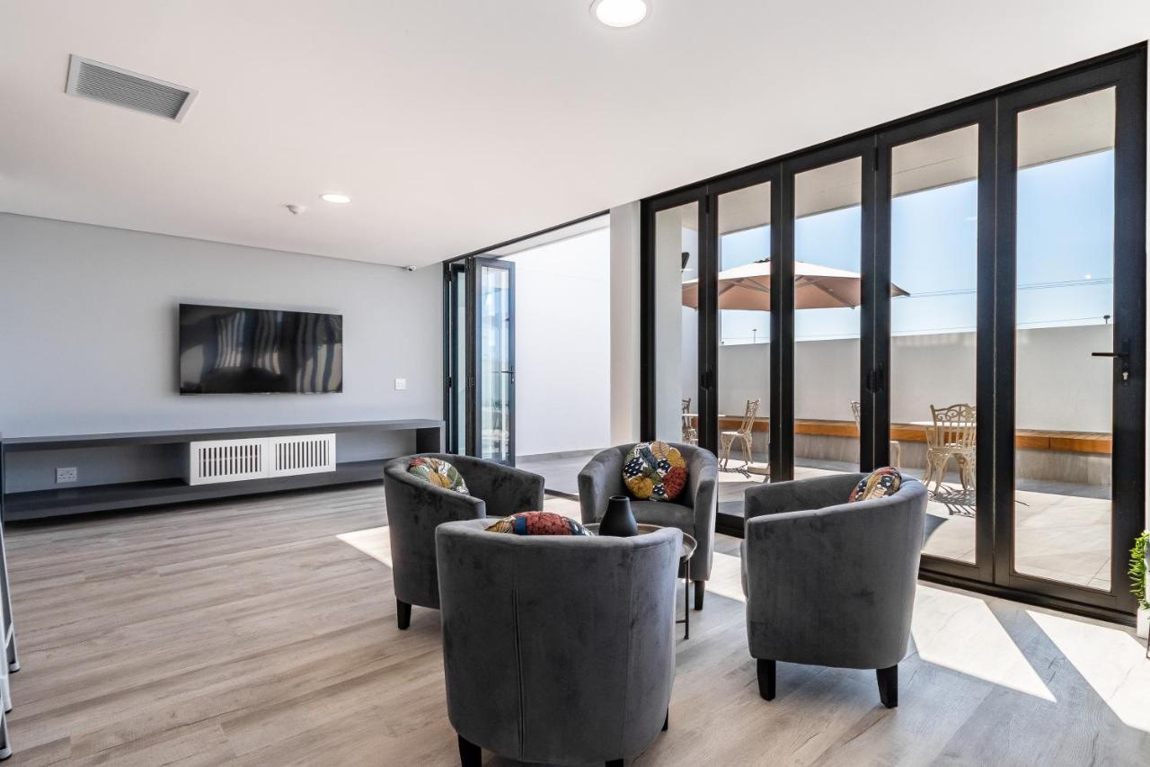 Apartment One On -vibrant Woodstock With Private Patio Area