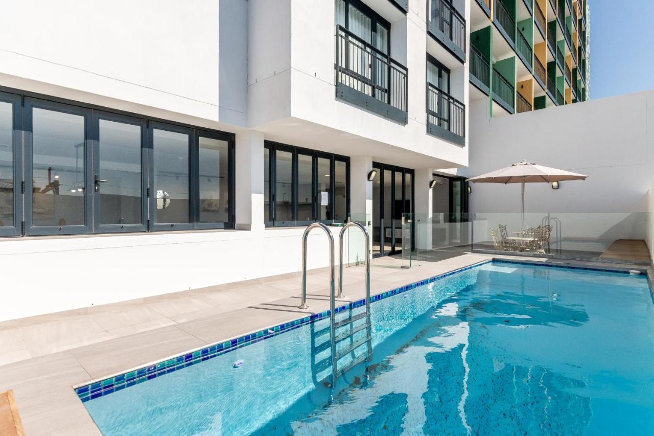 One On -vibrant Woodstock With Private Patio Area *