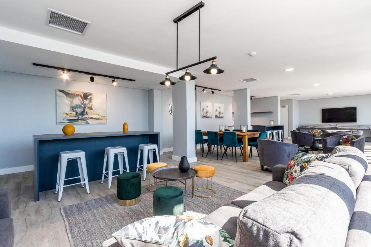 One On -vibrant Woodstock With Private Patio Area *